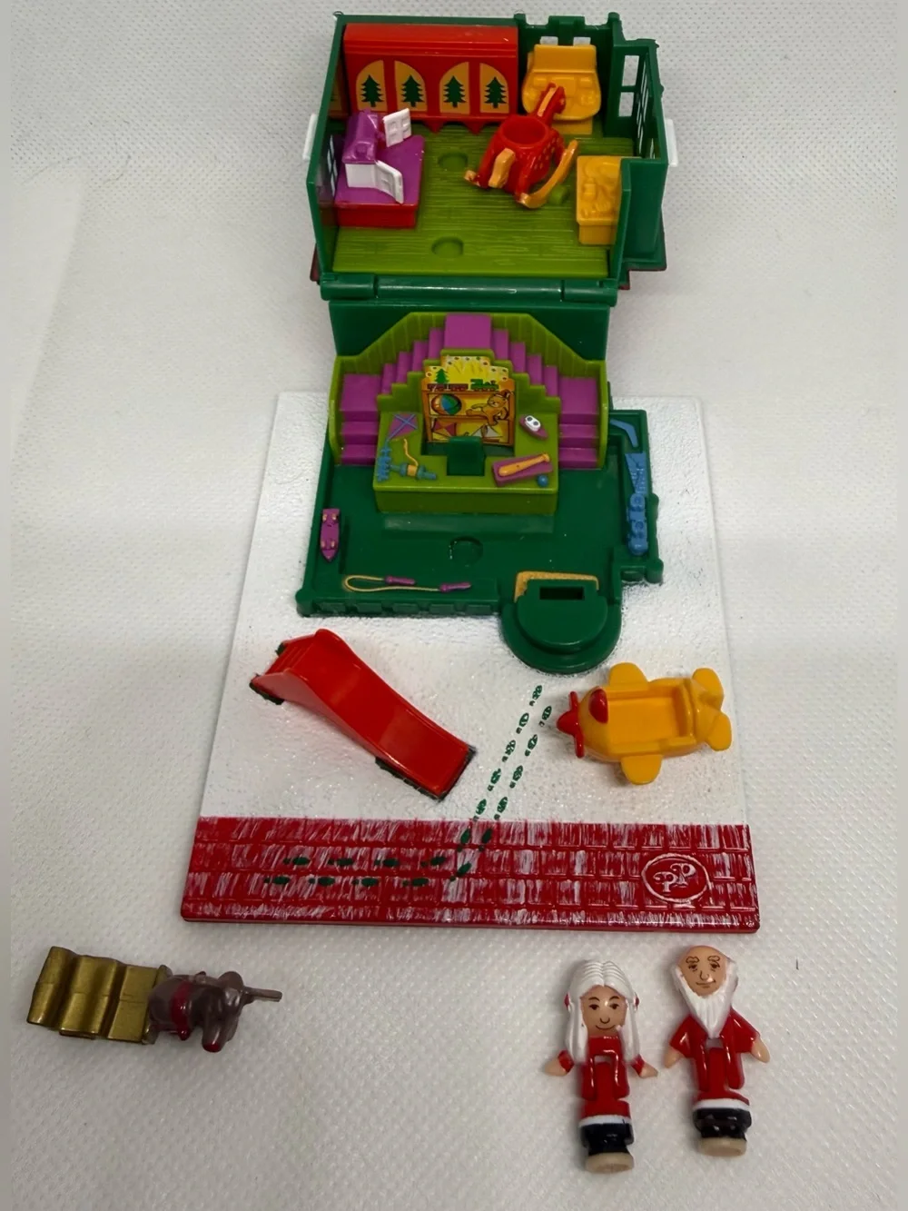 Vintage Holiday Playhouse Polly Pocket-
